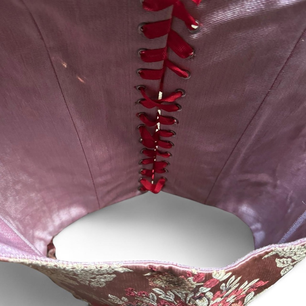 Dilara Findikoglu pink floral brocade corset with frayed hem and red string tie - Picture 7 of 7